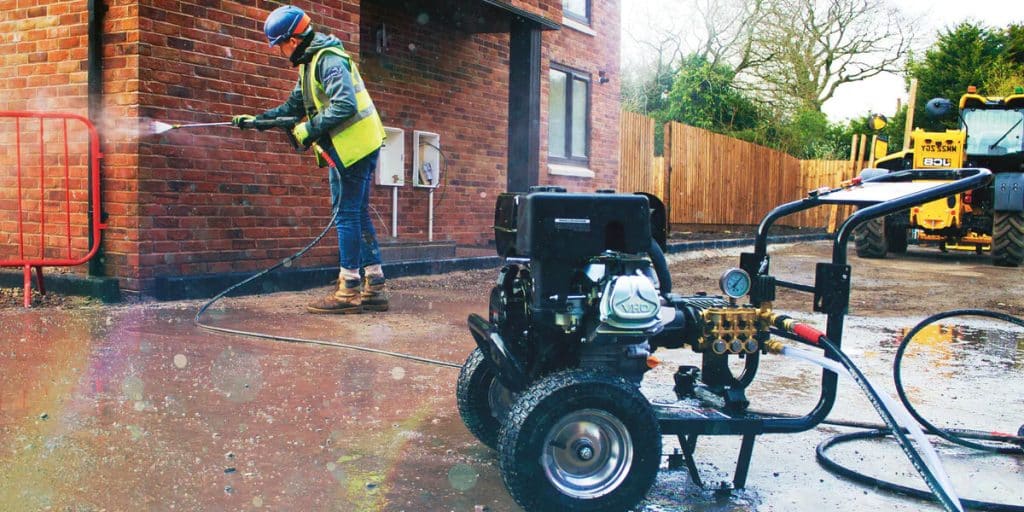 Use-of-gasoline high-pressure-cleaners